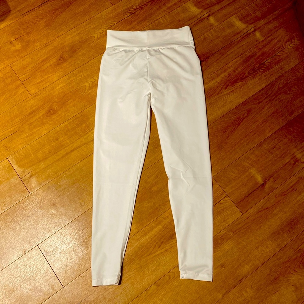 White Scrunched Butt Leggings